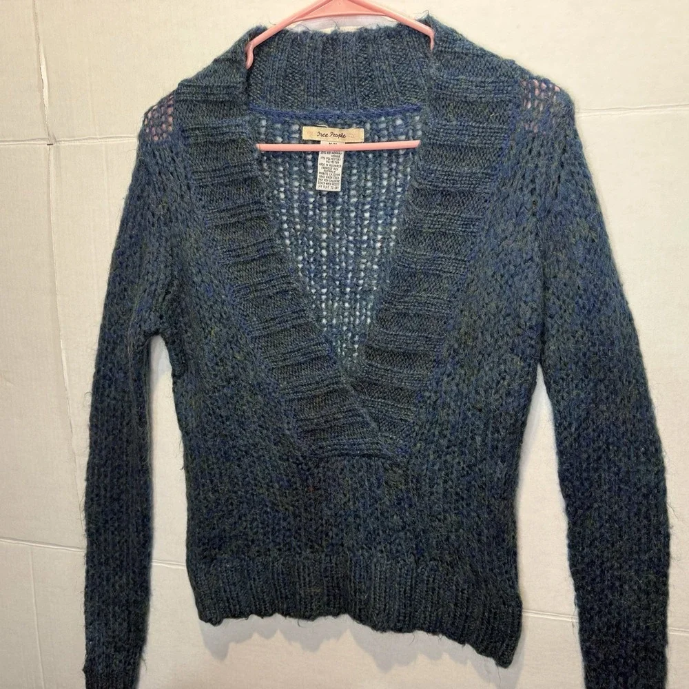 Free People Women's Size M Deep V Neck Knit Ribbed Collar Blue Pullover Sweater